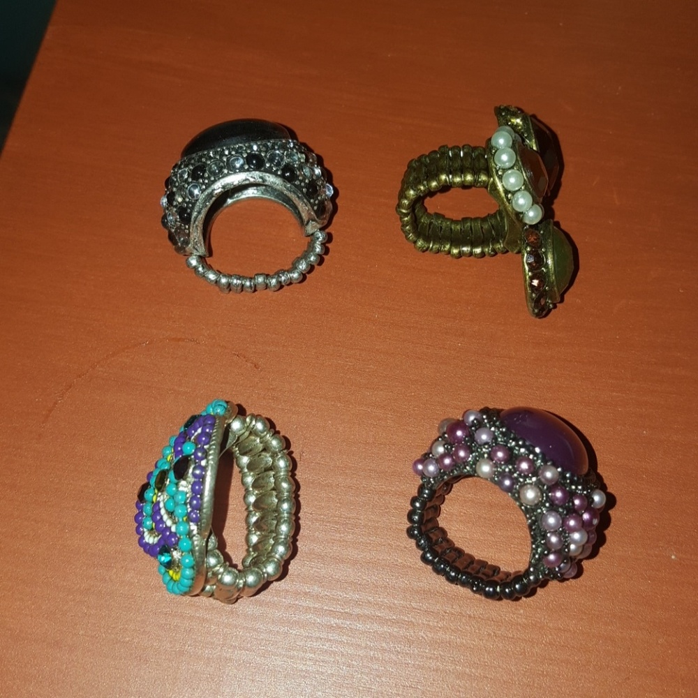 4 rings! - Picture 2 of 3